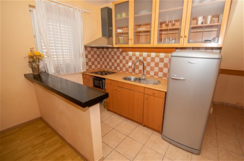 Foto 15 - Appartamento con 2 camere da letto a Makarska con terrazza e vista mare