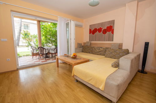 Photo 11 - 2 bedroom Apartment in Makarska with terrace