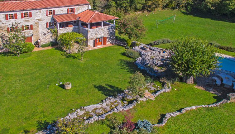 Foto 1 - Casa con 4 camere da letto a Grožnjan con piscina privata e giardino