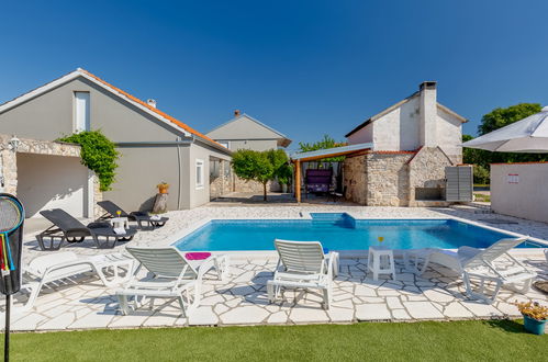 Photo 4 - Maison de 3 chambres à Novigrad avec piscine privée et jardin