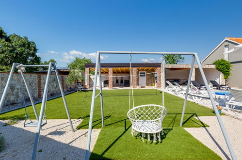 Photo 3 - Maison de 3 chambres à Novigrad avec piscine privée et vues à la mer