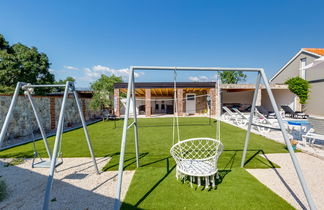 Photo 3 - Maison de 3 chambres à Novigrad avec piscine privée et jardin