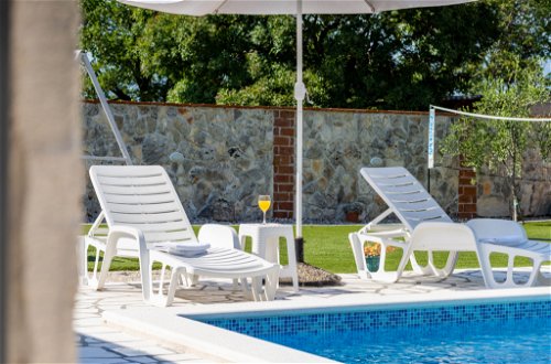 Foto 2 - Casa con 3 camere da letto a Novigrad con piscina privata e vista mare