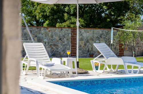 Photo 2 - Maison de 3 chambres à Novigrad avec piscine privée et jardin