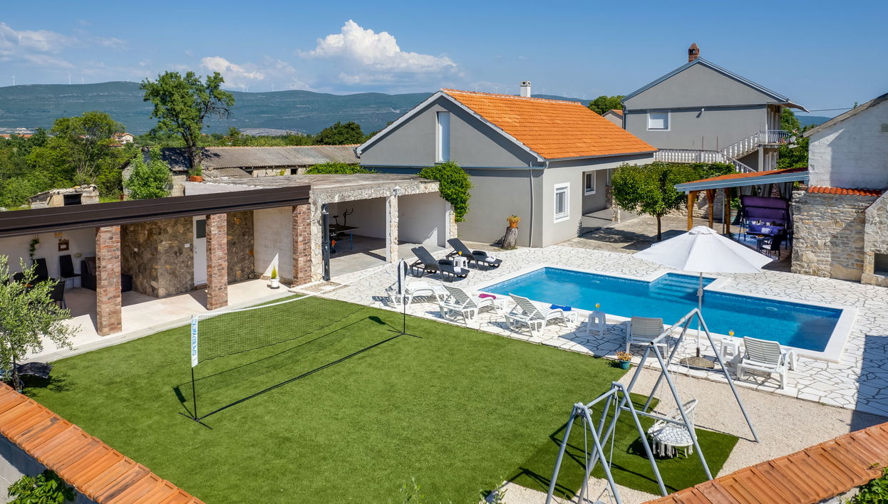 Casa de 4 quartos em Novigrad com piscina privada e jardim - Foto 1