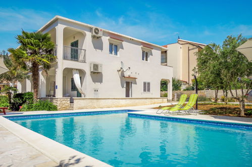 Foto 6 - Appartamento con 1 camera da letto a Sebenico con piscina e vista mare