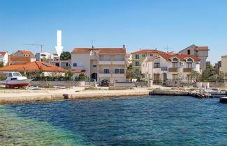 Foto 3 - Apartamento de 1 quarto em Sibenik com piscina e jardim