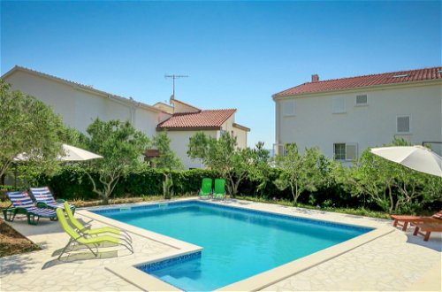 Foto 1 - Apartamento de 1 habitación en Sibenik con piscina y vistas al mar