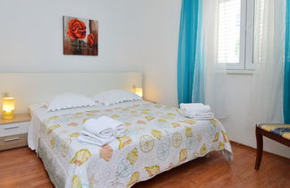 Foto 3 - Appartamento con 1 camera da letto a Sebenico con piscina e giardino