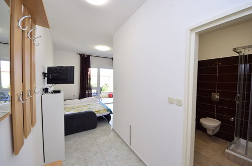 Foto 18 - Apartamento de 1 quarto em Sibenik com piscina e jardim