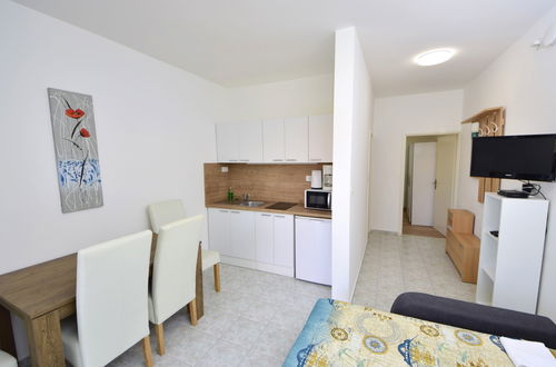 Foto 5 - Apartamento de 1 quarto em Sibenik com piscina e jardim