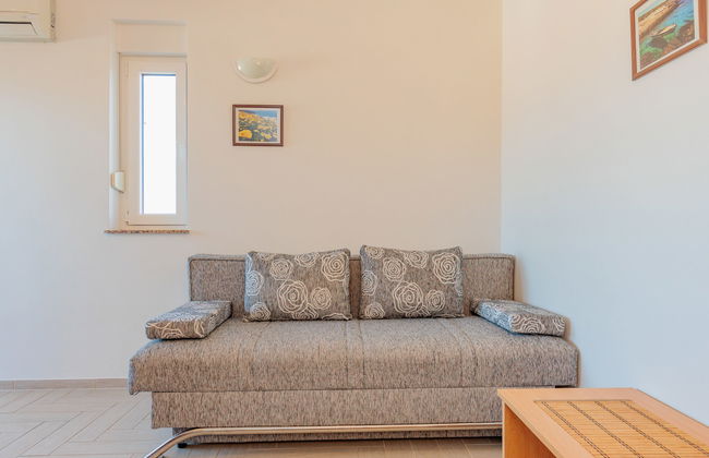 Apartamento de 2 quartos em Nin com piscina e jardim - Foto 2