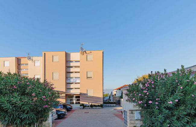 Apartamento de 2 quartos em Nin com piscina e jardim - Foto 27
