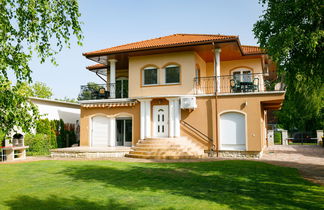 Photo 3 - 2 bedroom Apartment in Balatonlelle with garden and terrace