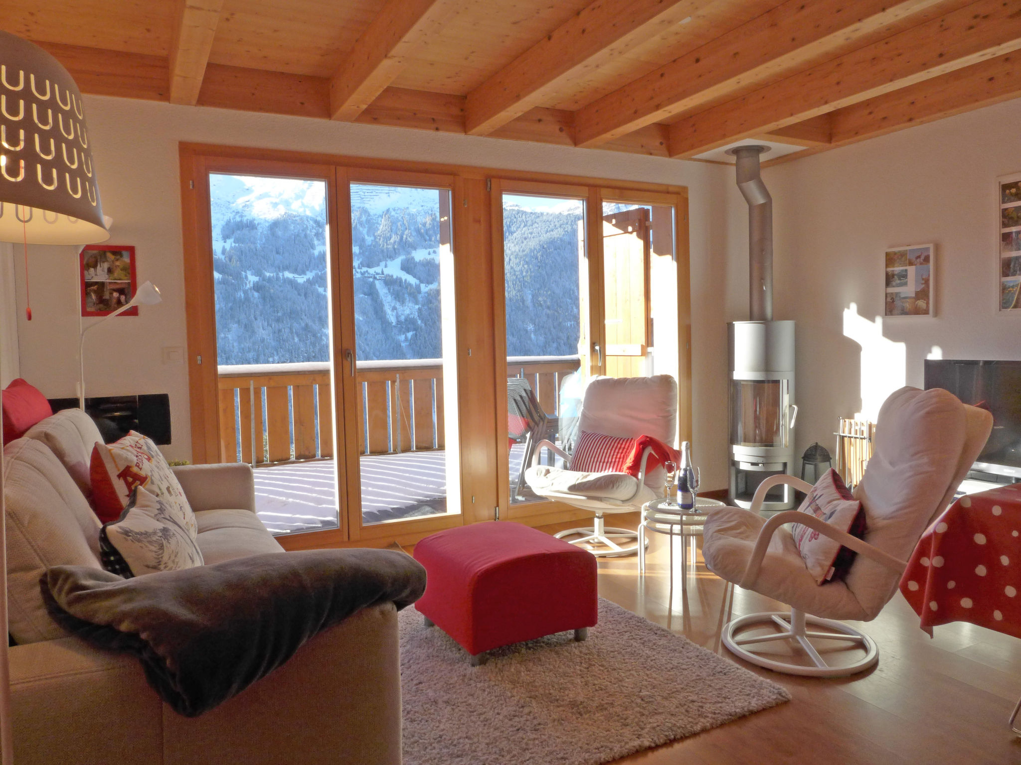 Foto 1 - Appartamento con 3 camere da letto a Lauterbrunnen con vista sulle montagne