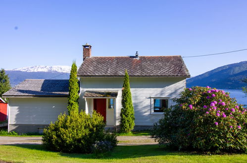 Foto 1 - Casa de 3 quartos em Balestrand com jardim e terraço