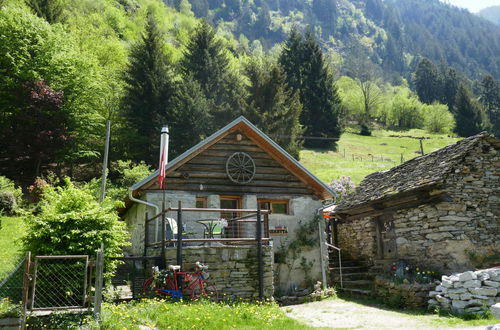 Photo 1 - Maison de 1 chambre à Serravalle avec jardin et vues sur la montagne