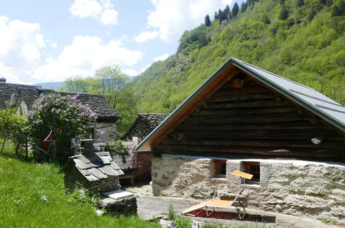 Photo 12 - Maison de 1 chambre à Serravalle avec jardin et vues sur la montagne