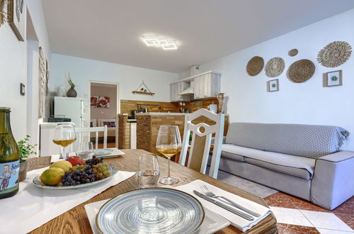 Foto 16 - Apartamento de 2 quartos em Kanfanar com piscina e jardim