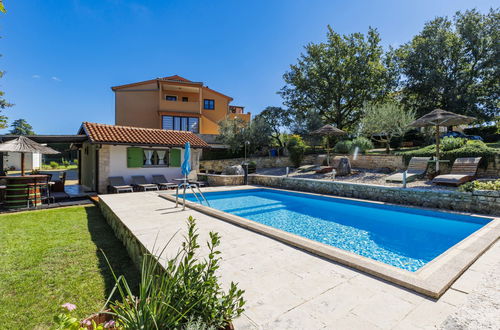 Foto 11 - Apartamento de 2 quartos em Kanfanar com piscina e jardim