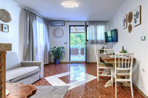 Foto 5 - Apartamento de 2 quartos em Kanfanar com piscina e jardim