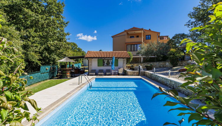 Foto 1 - Apartamento de 2 quartos em Kanfanar com piscina e jardim