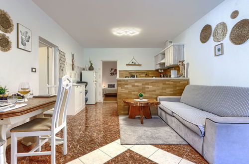 Foto 13 - Apartamento de 2 quartos em Kanfanar com piscina e jardim