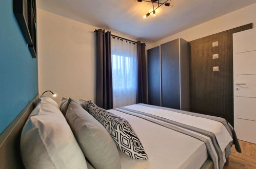 Foto 6 - Appartamento con 1 camera da letto a Vir con piscina e vista mare