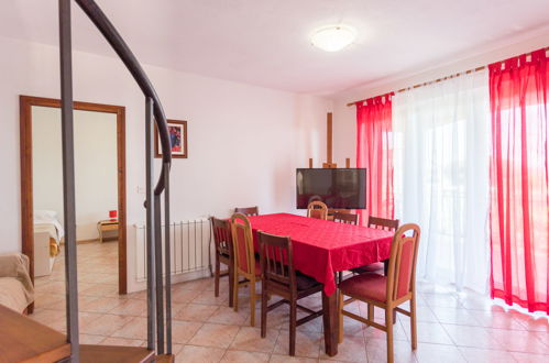 Photo 8 - 2 bedroom Apartment in Tar-Vabriga with swimming pool and garden