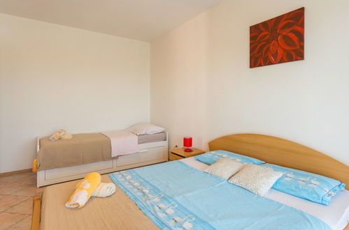 Foto 3 - Appartamento con 2 camere da letto a Tar-Vabriga con piscina e giardino