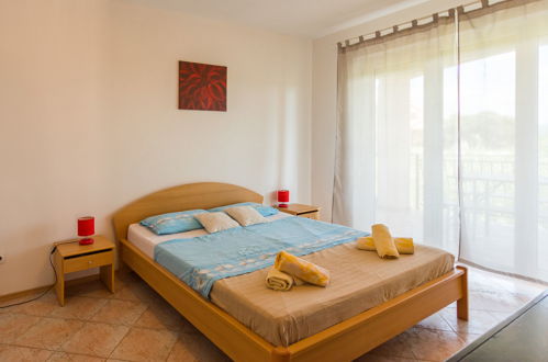 Foto 6 - Appartamento con 2 camere da letto a Tar-Vabriga con piscina e giardino