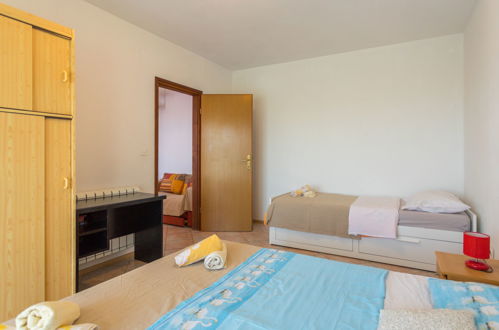 Foto 11 - Apartamento de 2 habitaciones en Tar-Vabriga con piscina y vistas al mar
