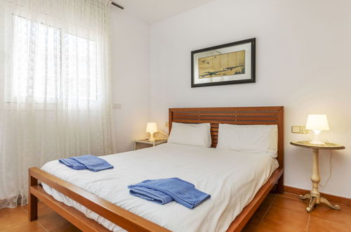 Photo 4 - 3 bedroom Apartment in Lloret de Mar with swimming pool and garden