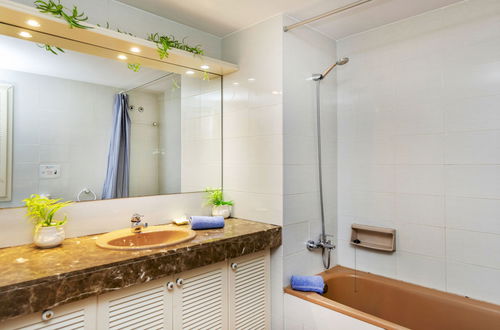 Photo 12 - 3 bedroom Apartment in Lloret de Mar with swimming pool and garden