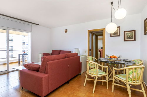 Photo 6 - 3 bedroom Apartment in Lloret de Mar with swimming pool and garden