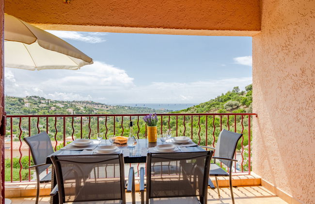 Apartamento de 2 quartos em Roquebrune-sur-Argens com piscina e terraço - Foto 1