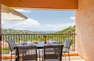 Foto 1 - Apartment mit 1 Schlafzimmer in Roquebrune-sur-Argens mit schwimmbad und blick aufs meer