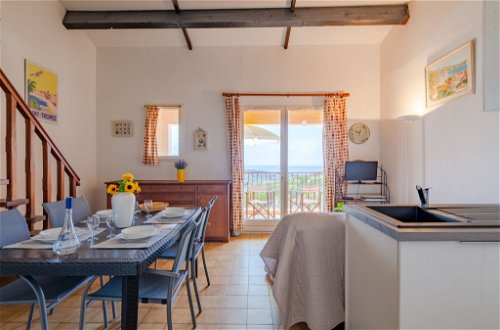 Photo 2 - Appartement de 1 chambre à Roquebrune-sur-Argens avec piscine et vues à la mer