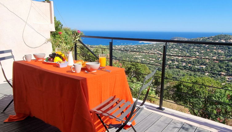 Foto 1 - Casa de 3 quartos em Cavalaire-sur-Mer com terraço e vistas do mar