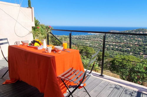 Photo 1 - Maison de 3 chambres à Cavalaire-sur-Mer avec terrasse et vues à la mer