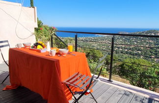 Foto 1 - Casa de 3 habitaciones en Cavalaire-sur-Mer con terraza y vistas al mar