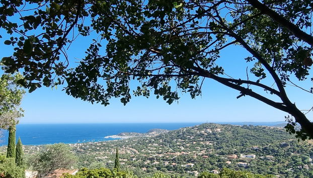 Casa de 3 quartos em Cavalaire-sur-Mer com terraço - Foto 2
