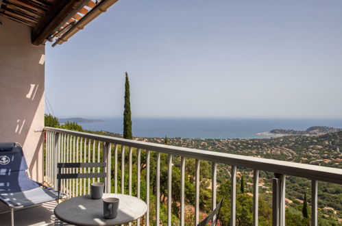 Foto 11 - Casa de 3 quartos em Cavalaire-sur-Mer com terraço e vistas do mar