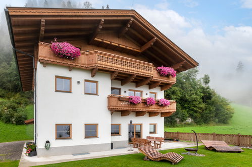 Foto 59 - Apartamento de 3 quartos em Ramsau im Zillertal com jardim e vista para a montanha