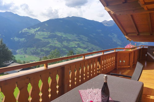 Foto 19 - Apartamento de 3 quartos em Ramsau im Zillertal com jardim e vista para a montanha