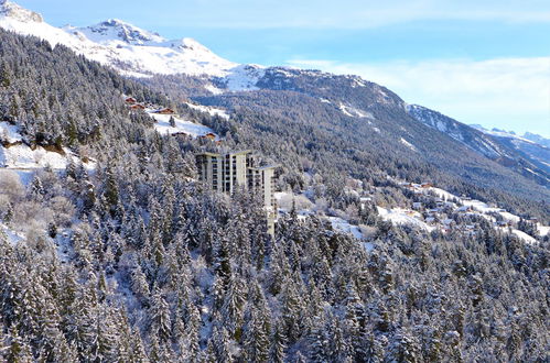 Foto 26 - Apartment mit 1 Schlafzimmer in Crans-Montana mit blick auf die berge