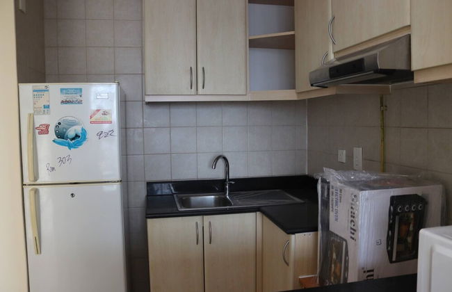 Stunning Studio With Balcony And Free Parking - Photo 5