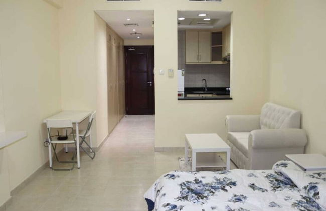 Stunning Studio With Balcony And Free Parking - Photo 12