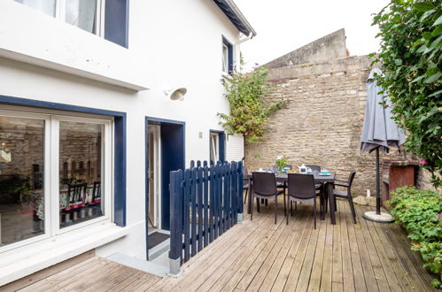 Foto 1 - Casa con 3 camere da letto a Saint-Aubin-sur-Mer con terrazza e vista mare