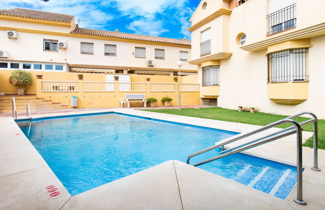 Casa de 4 quartos em Rincón de la Victoria com piscina e jardim - Foto 1